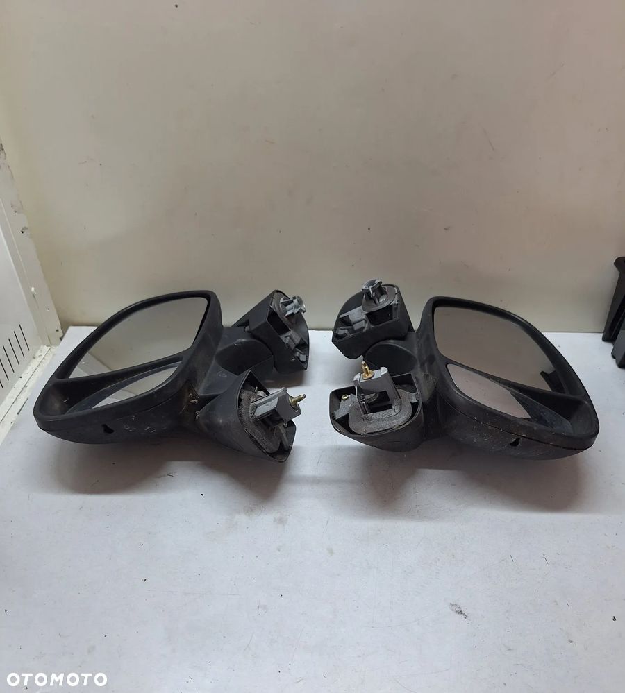 LUSTERKO  PRAWE MANUALNE -OPEL VIVARO ,TRAFIC  2001-14r EUROPA - 1