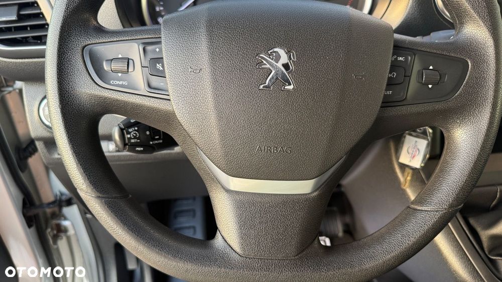 Peugeot Traveller - 31