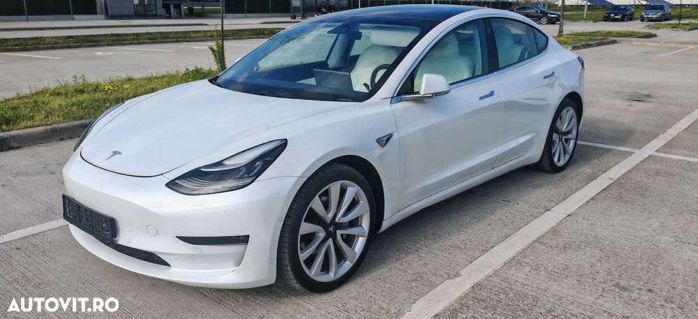 Tesla Model 3 - 2