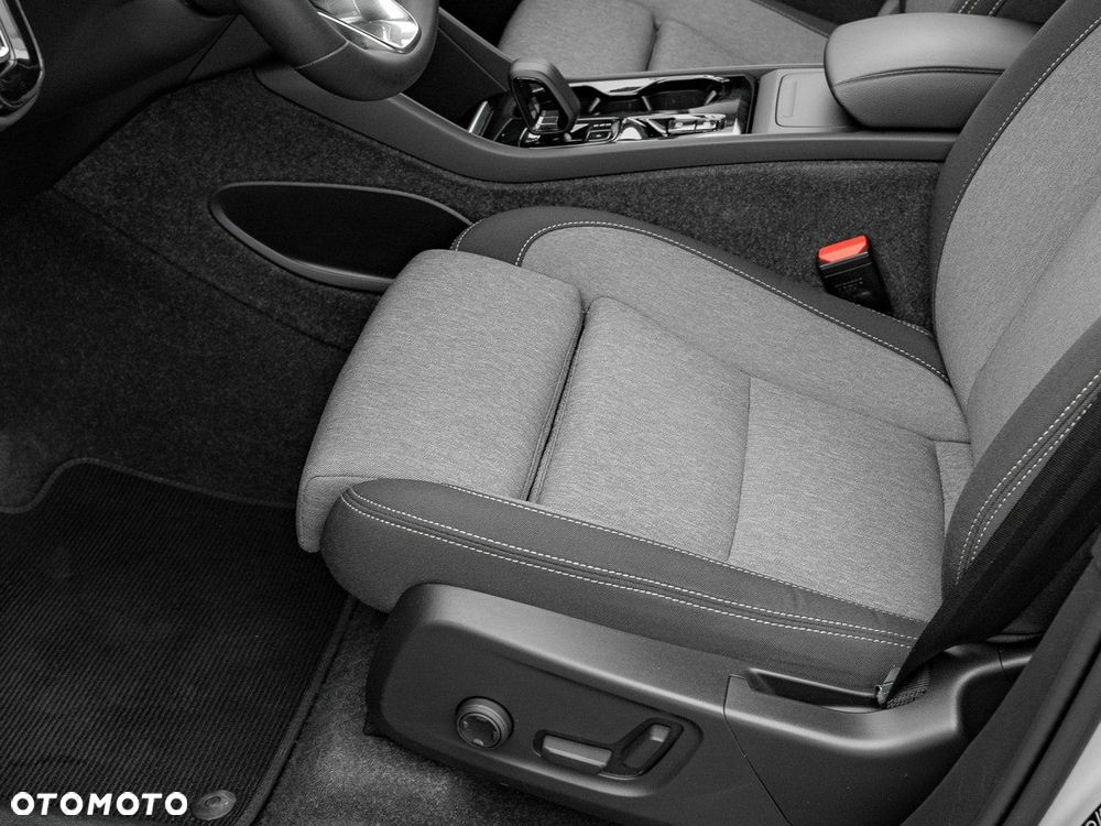 Volvo XC 40 B3 Plus Dark - 14