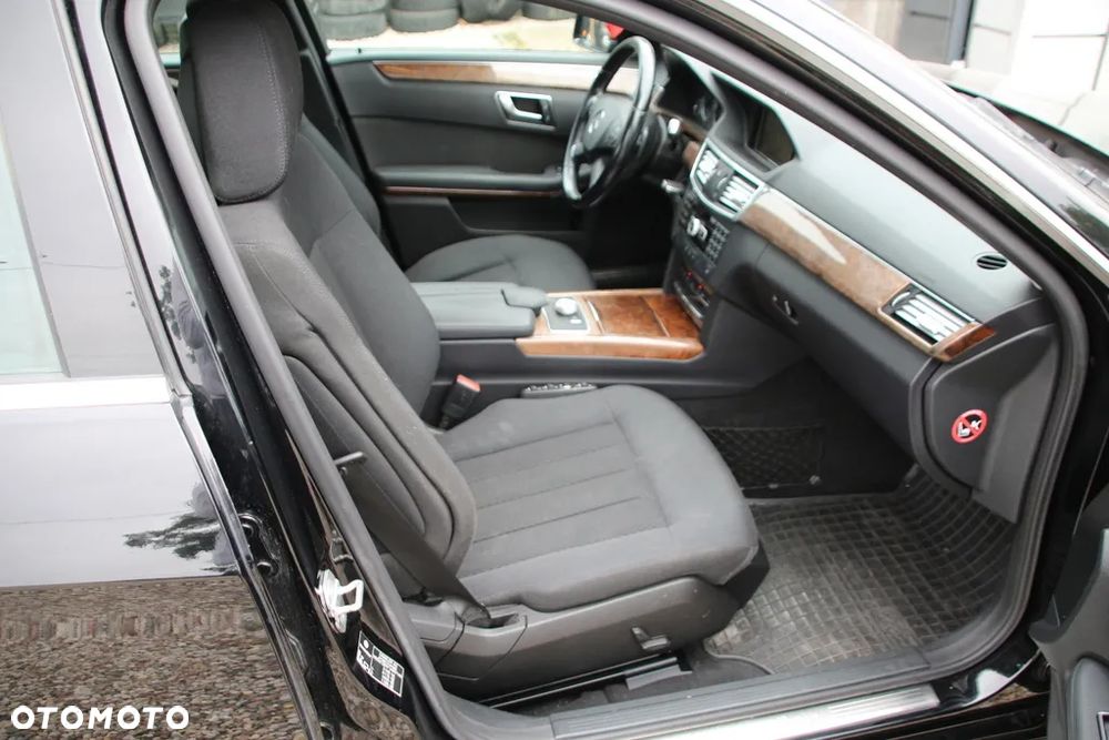 Mercedes-Benz Klasa E 250 CGI BlueEFFICIENCY 7G-TRONIC Elegance - 20