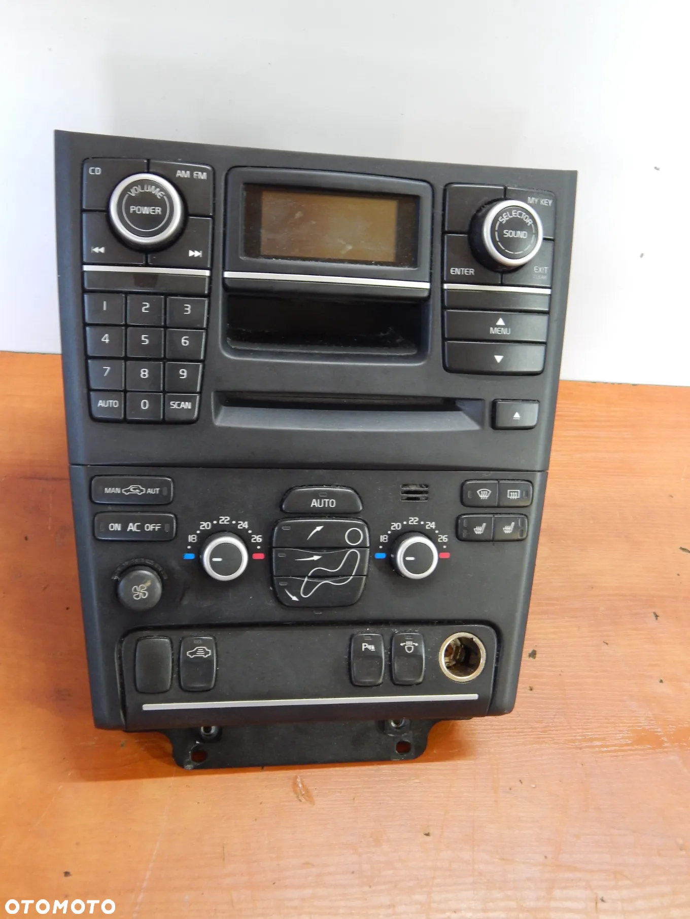 Radio panel czytnik CD VOLVO XC90 I 02-14 31300031 Łuków części - 2