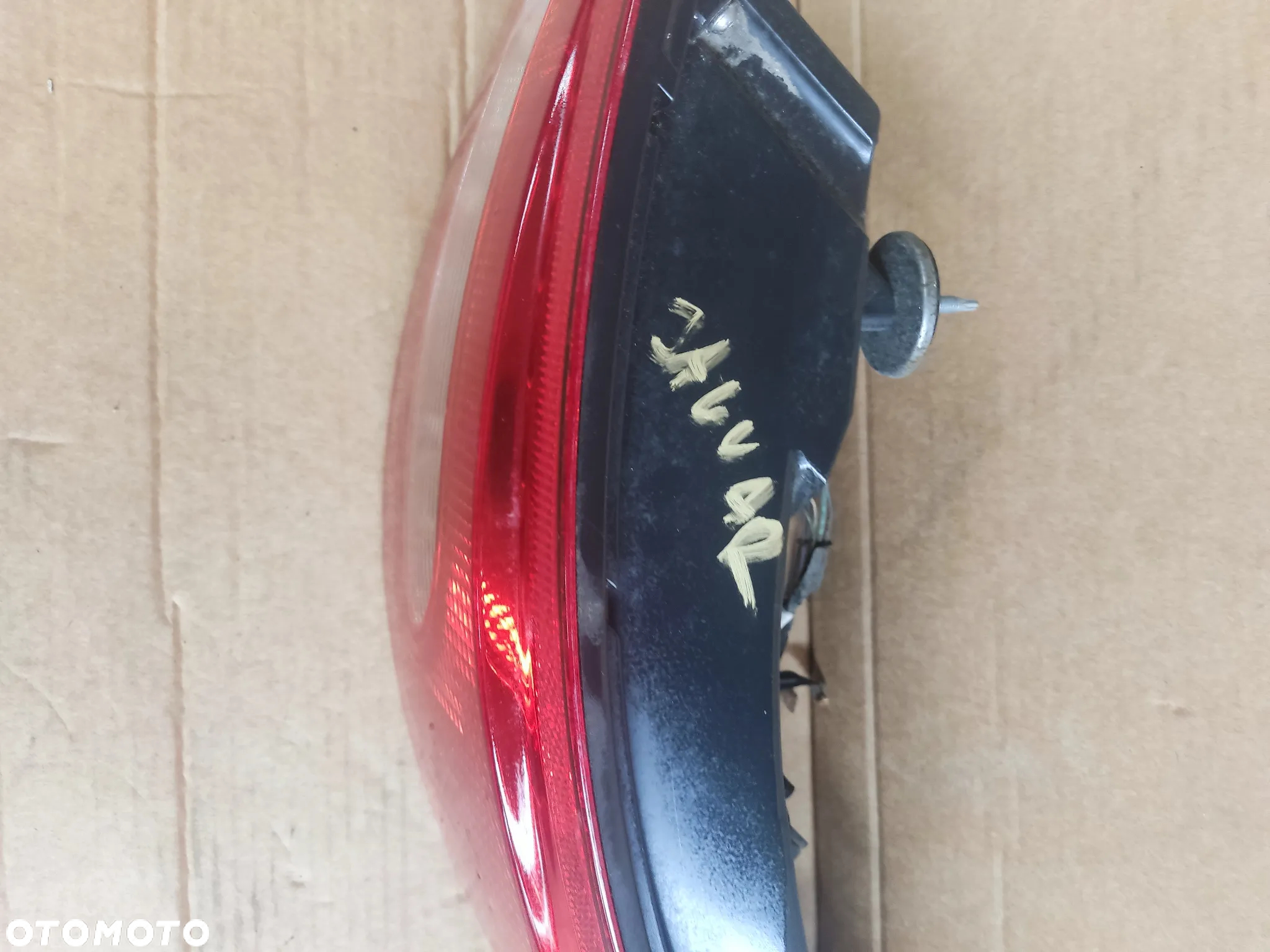 LAMPA PRAWA TYLNA JAGUAR XF 250 - 2