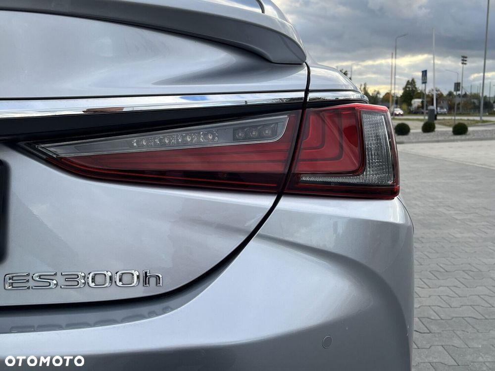 Lexus ES 300h Business Edition - 16