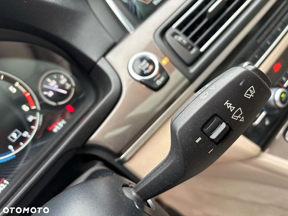 BMW Seria 5 525d xDrive Modern Line - 25