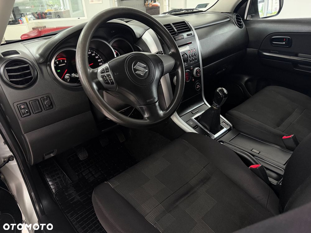 Suzuki Grand Vitara 1.6 Black&White - 21