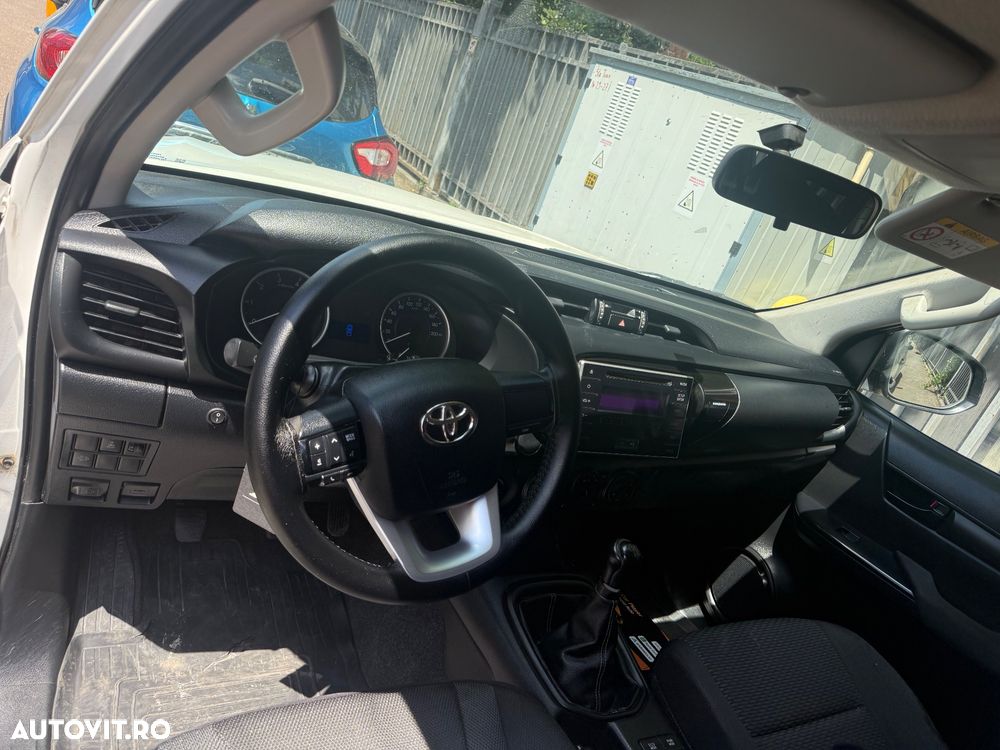 Toyota Hilux 4x4 Double Cab M/T Style - 4