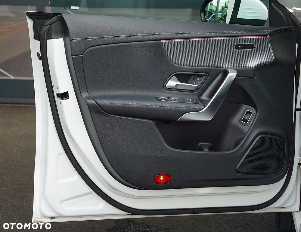 Mercedes-Benz CLA 180 Progressive 7G-DCT - 10