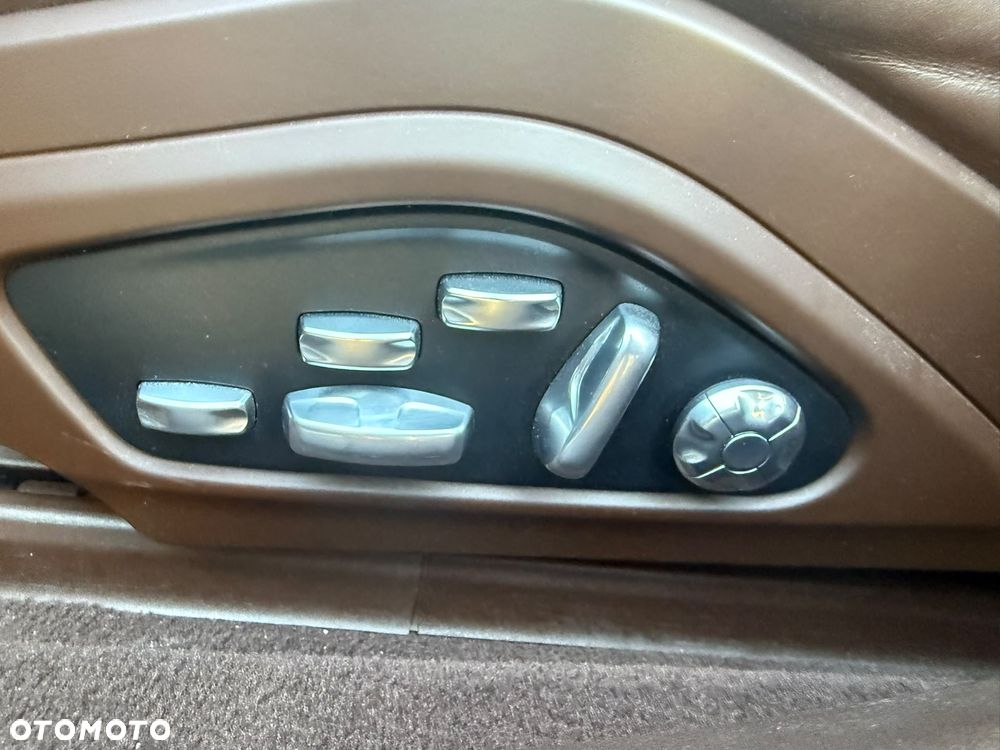 Porsche Panamera 4S - 30