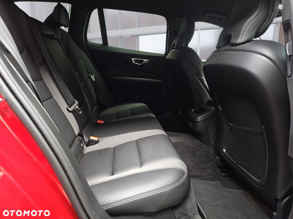 Volvo V60 Cross Country Plus B5 B AWD - 12