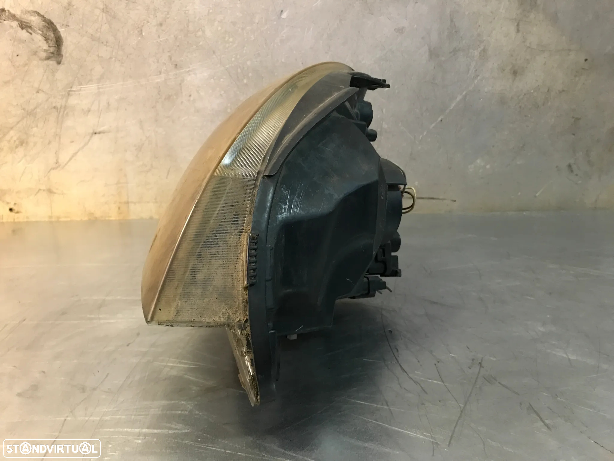 ÓTICA / FAROL XENON RENAULT CLIO II - DIREITO (APOIOS PARTIDOS) - 4
