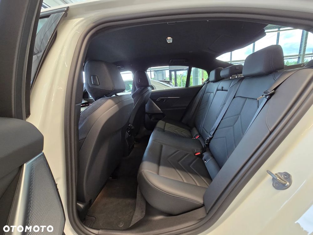 BMW Seria 5 520i mHEV M Sport - 11