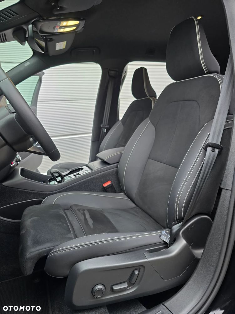 Volvo XC 40 B3 B DKG Plus Black Edition - 25