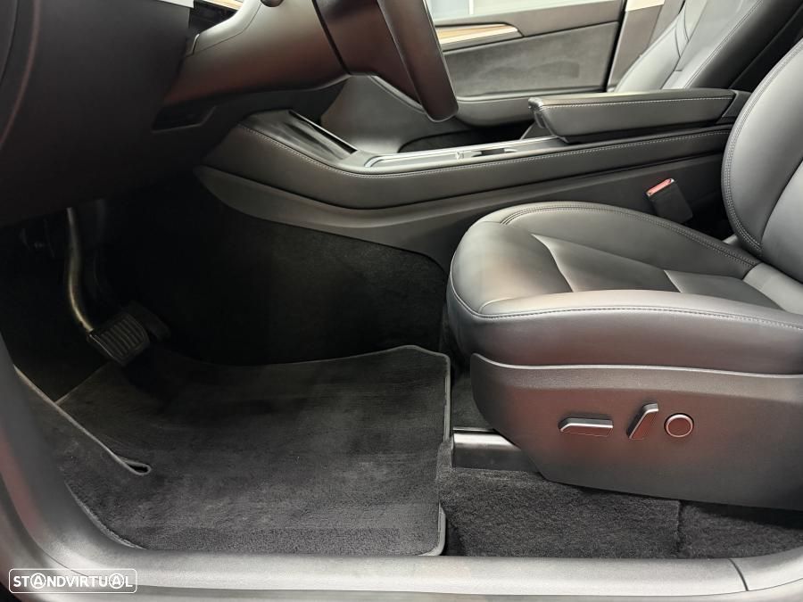 Tesla Model Y Long Range Dual Motor AWD - 6