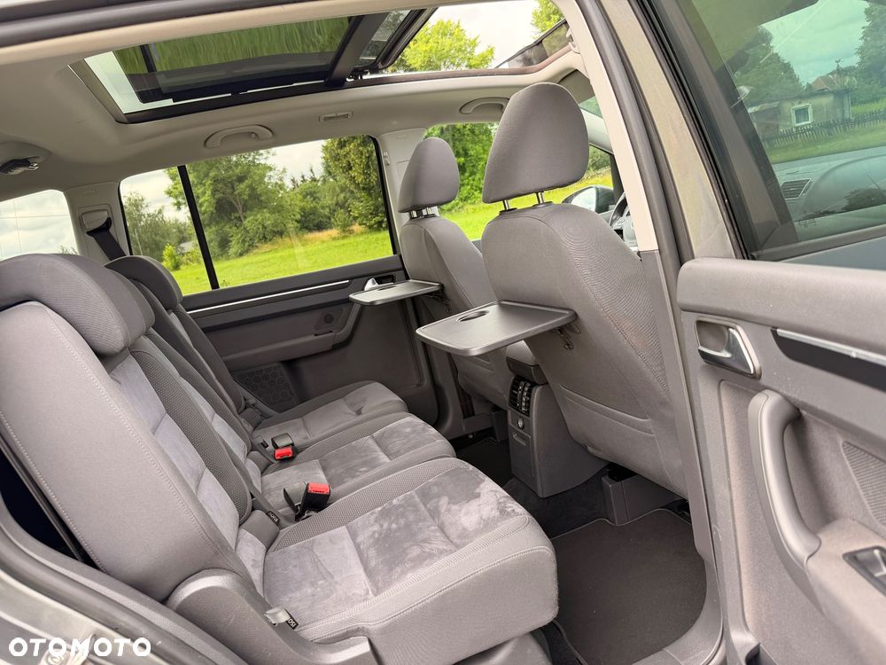 Volkswagen Touran 2.0 TDI DPF DSG Highline - 21