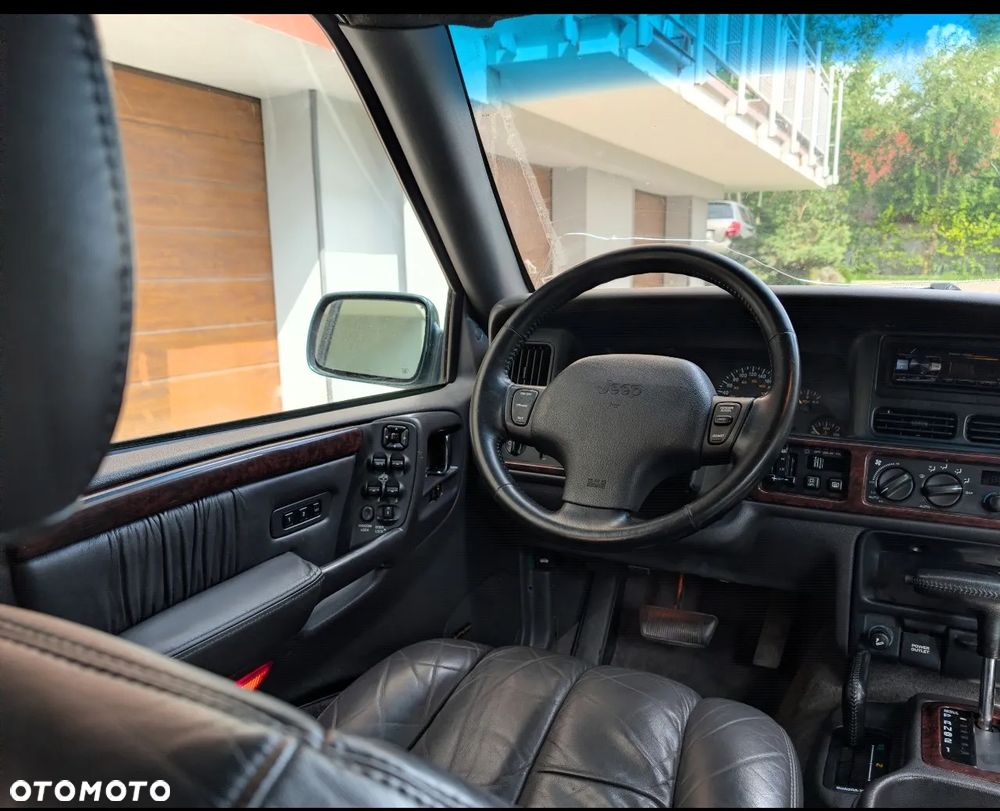 Jeep Grand Cherokee - 38
