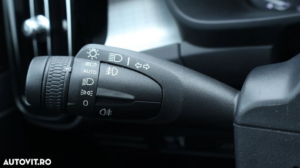Volvo XC 40 D4 AWD Geartronic Momentum - 17
