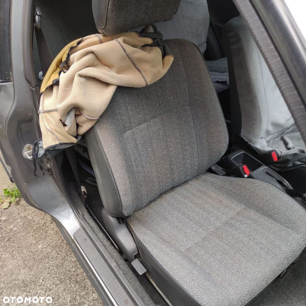 Toyota Corolla 1.3 XL - 6