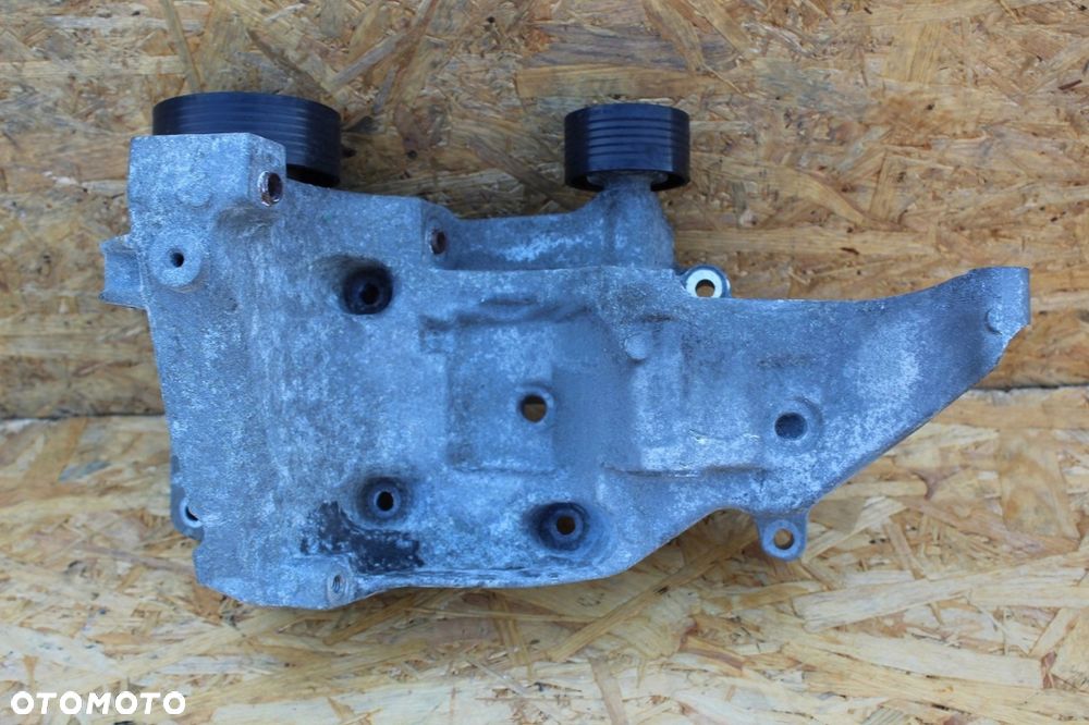 Łapa mocowanie alternatora BMW n47 2.0d 7802639 - 1