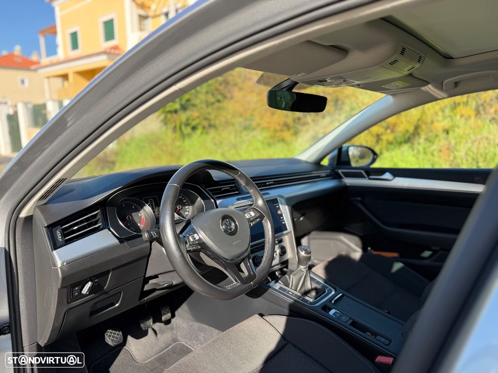 VW Passat Variant 1.6 TDI (BlueMotion ) Trendline - 11