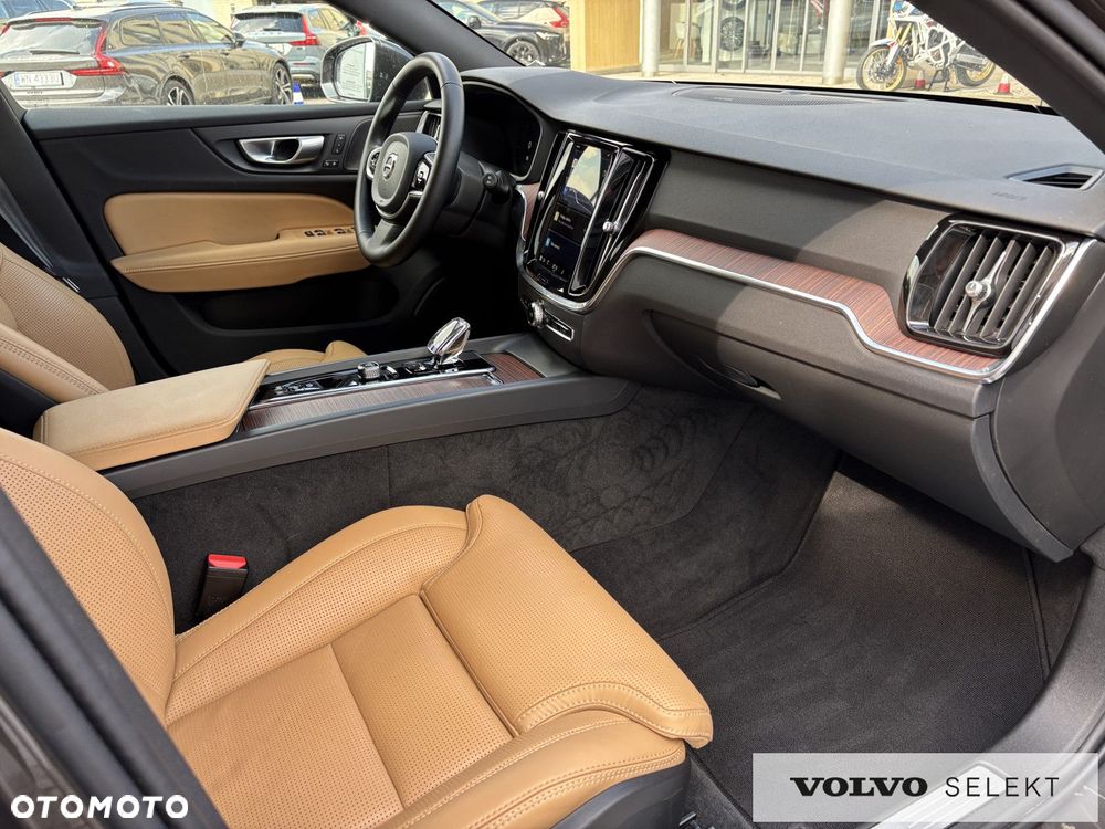 Volvo V60 Cross Country - 8
