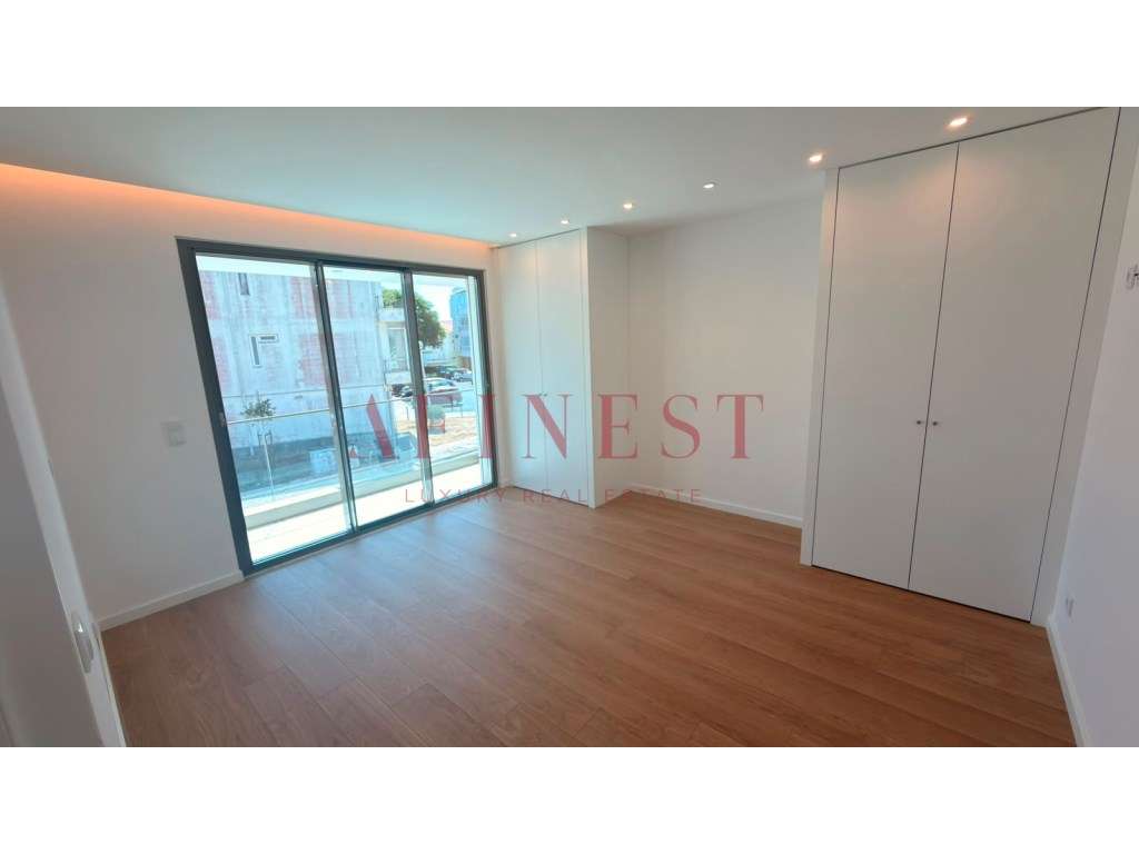 T2 TOTALMENTE RENOVADO + MOBILADO / 1º ANDAR COM 2 ELEVADORES/ ESTA... - Grande imagem: 4/10