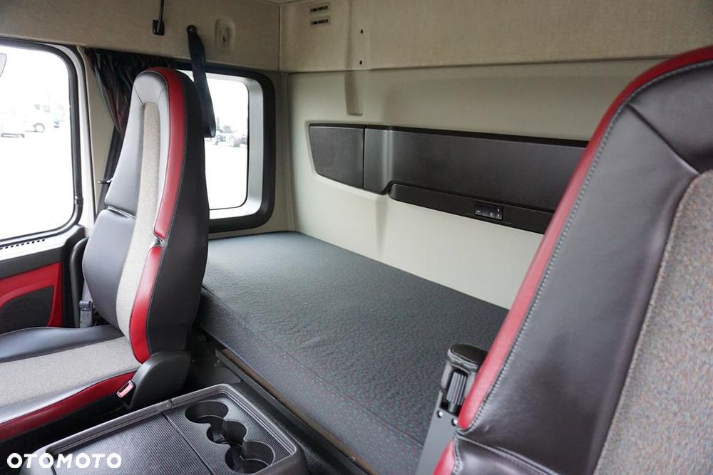 Volvo FM / 460 / E 6 / IZOTERMA + WINDA / 22 PALETY / DŁ 9,1 M / ŁAD. 14 345 KG - 40