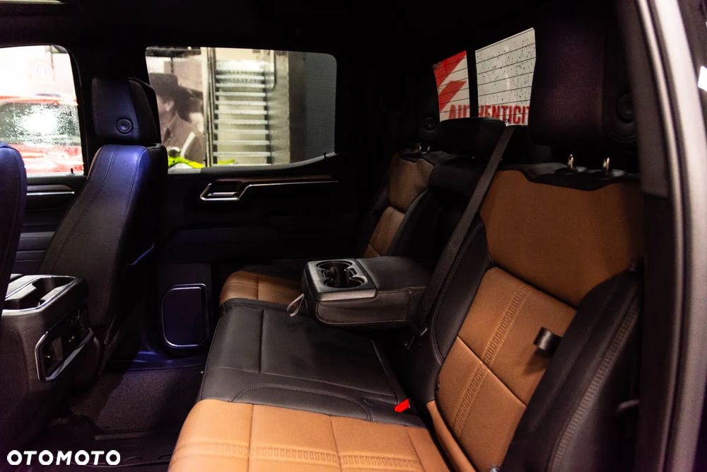 Chevrolet Silverado - 37