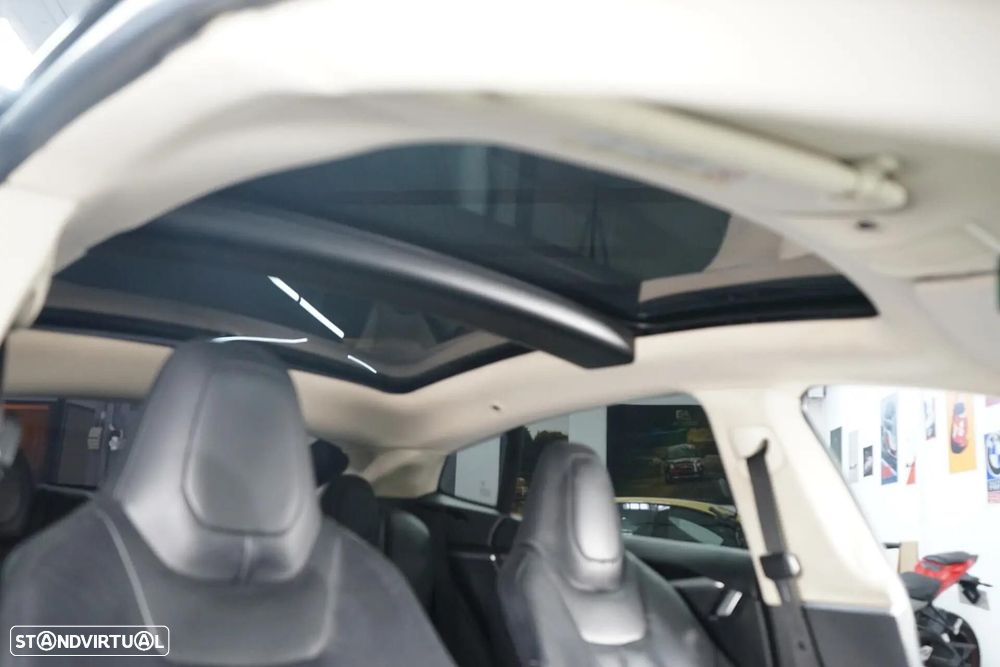 Tesla Model S 85 - 36