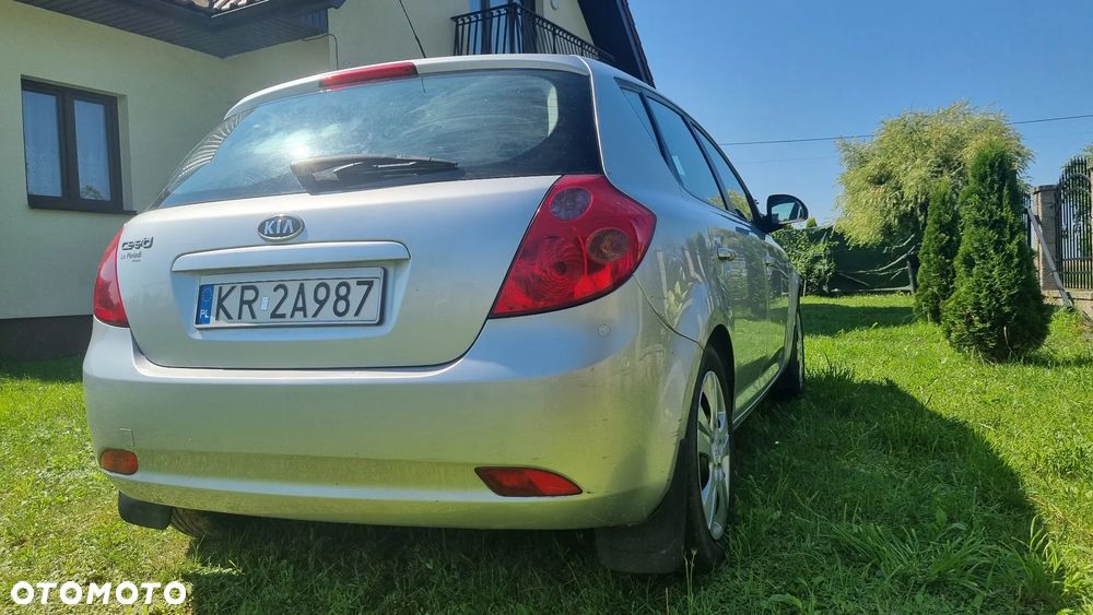Kia Ceed - 11