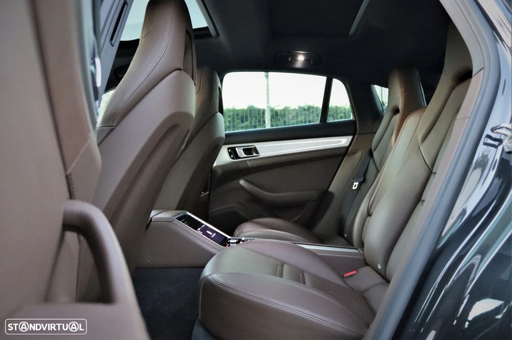 Porsche Panamera 4 E-Hybrid - 6