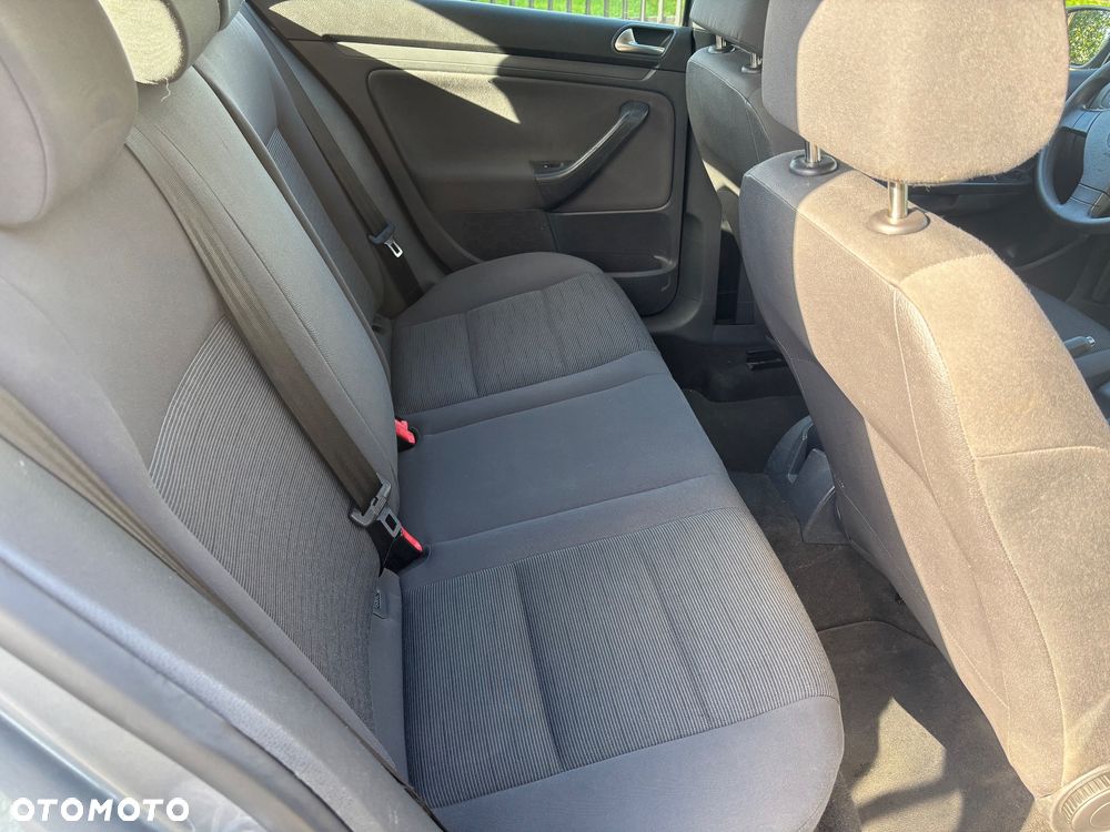 Volkswagen Golf - 11