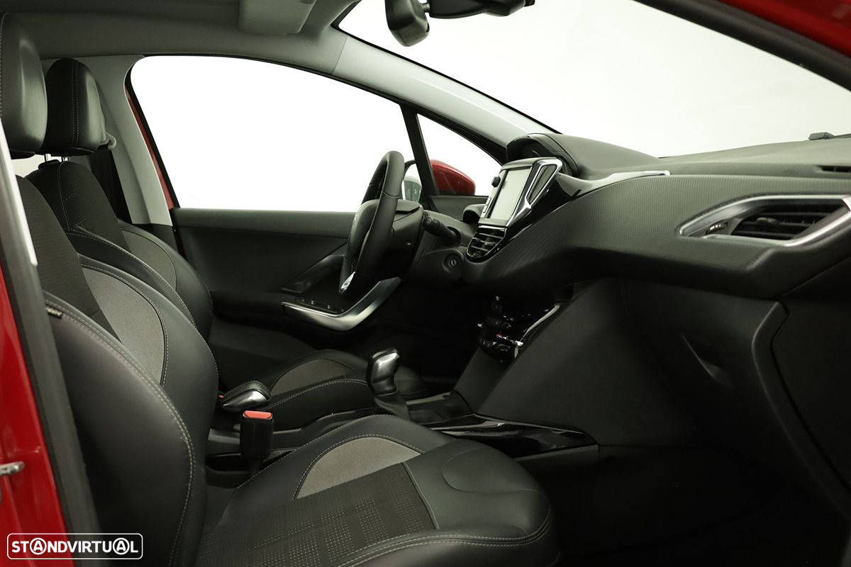 Peugeot 2008 1.2 PureTech Allure - 19