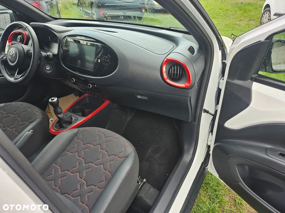 Toyota Aygo X Play - 13