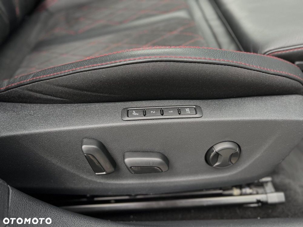 Skoda Octavia 2.0 TSI RS DSG - 17