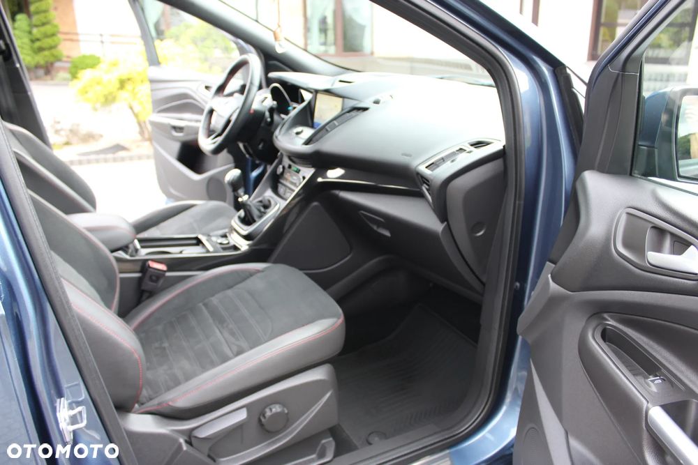 Ford Kuga 1.5 EcoBoost 2x4 ST-Line - 16