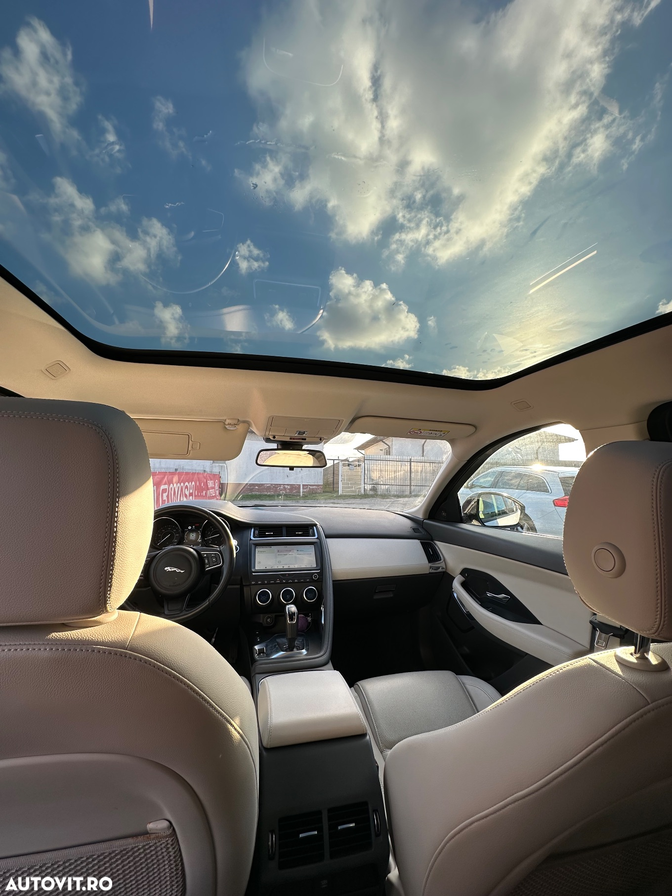 Jaguar E-Pace P250 AWD Base - 11