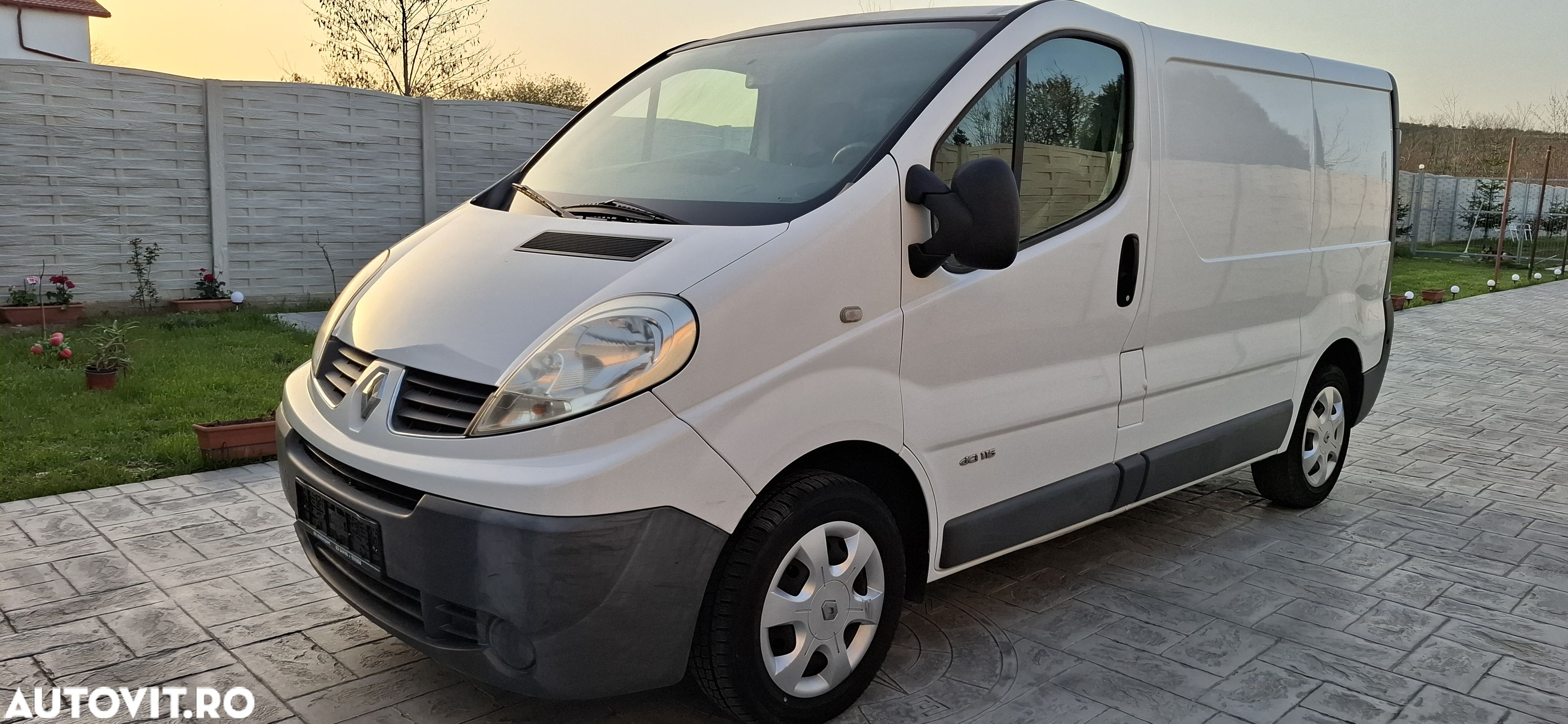 Renault Trafic 2.0 dCi 115 Combi L1H1 - 1