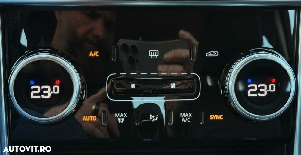 Jaguar XE D200 RWD MHEV R-Dynamic S - 24