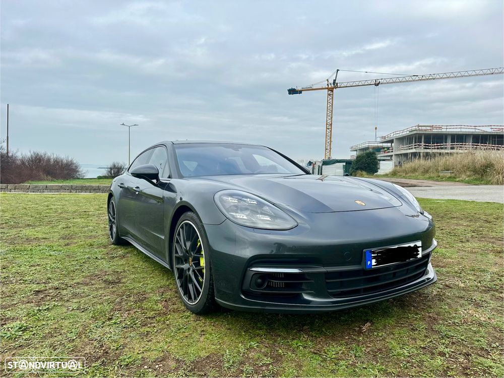 Porsche Panamera Sport Turismo 4 E-Hybrid - 1