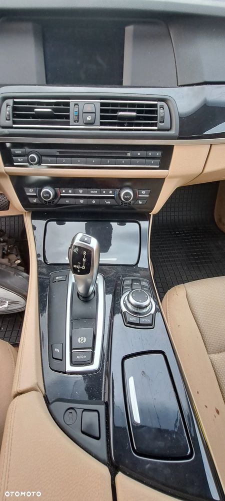 BMW Seria 5 523i Sport-Aut - 15