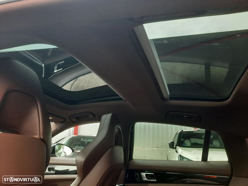 Porsche Panamera 4 E-Hybrid - 44