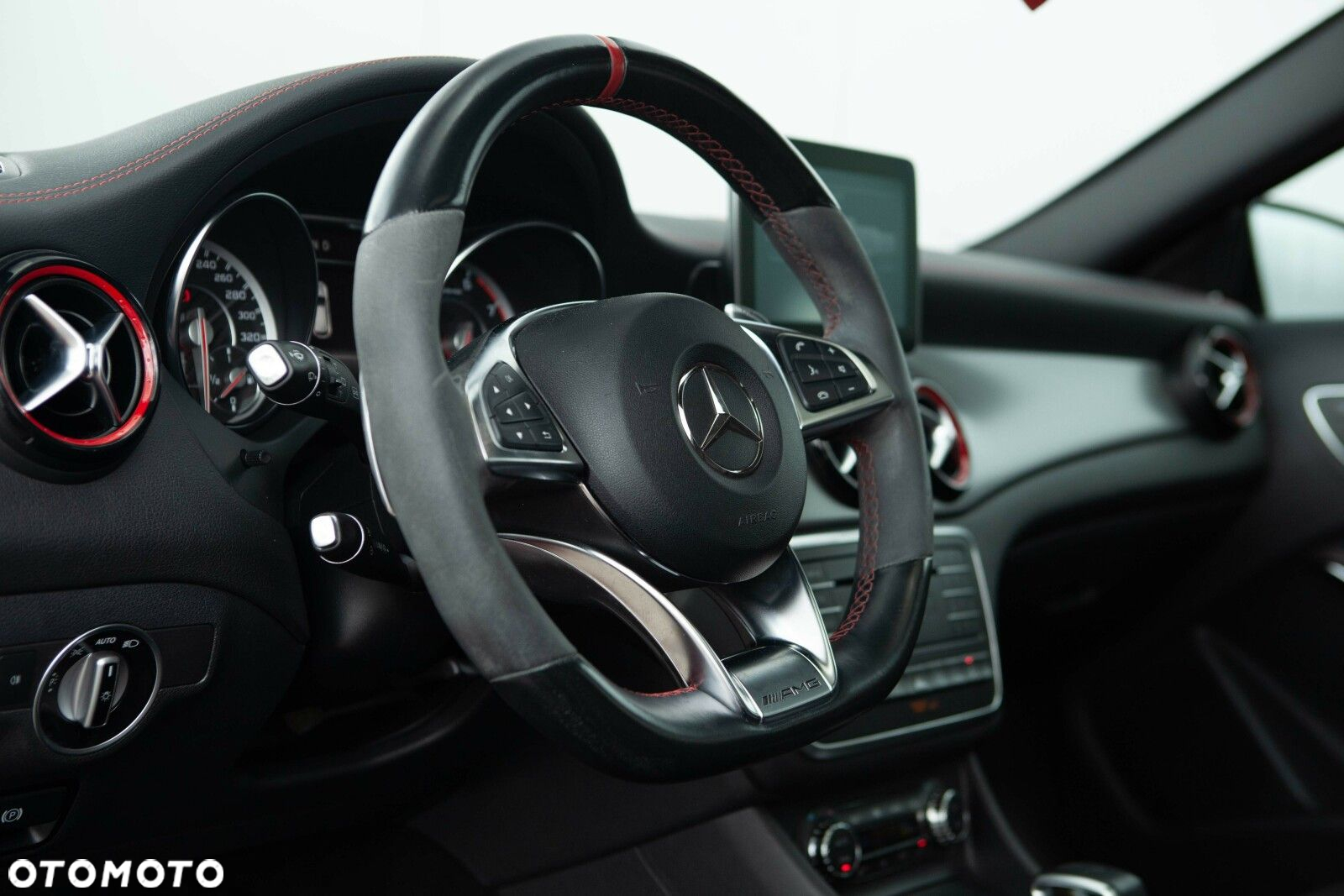Mercedes-Benz GLA 45 AMG 4-Matic - 22