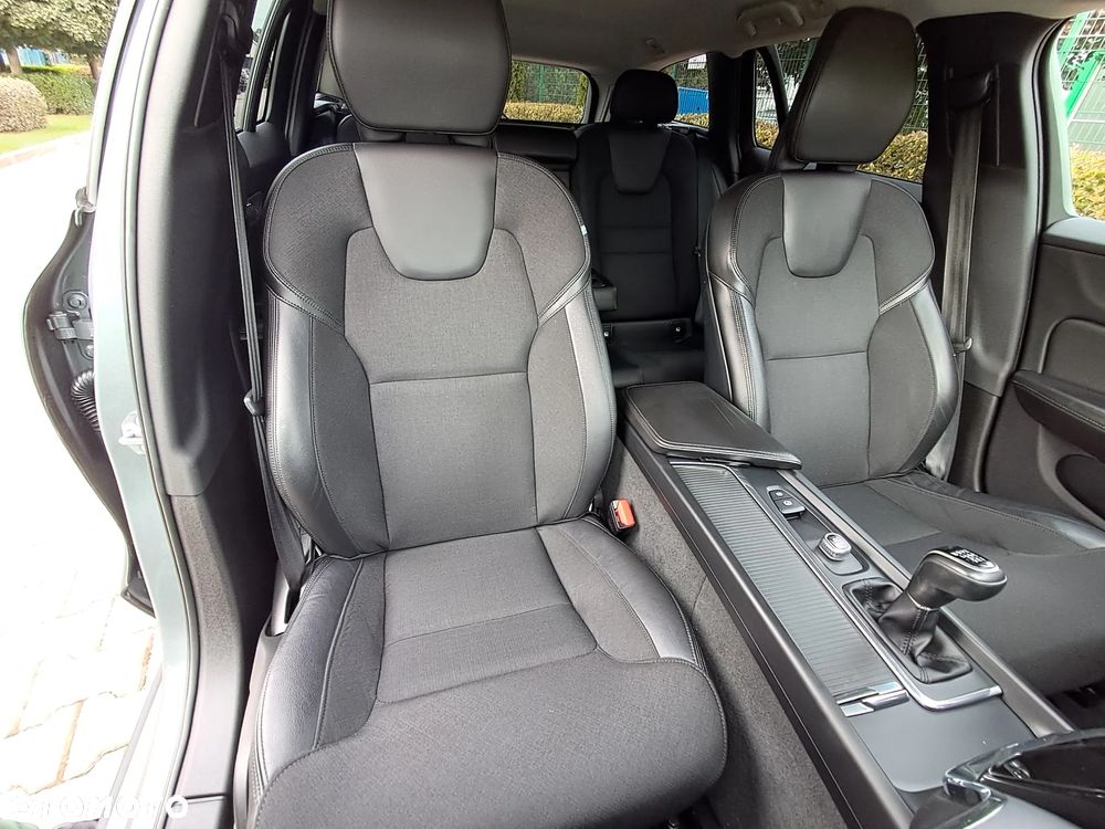 Volvo V60 D3 Drive-E Momentum - 17
