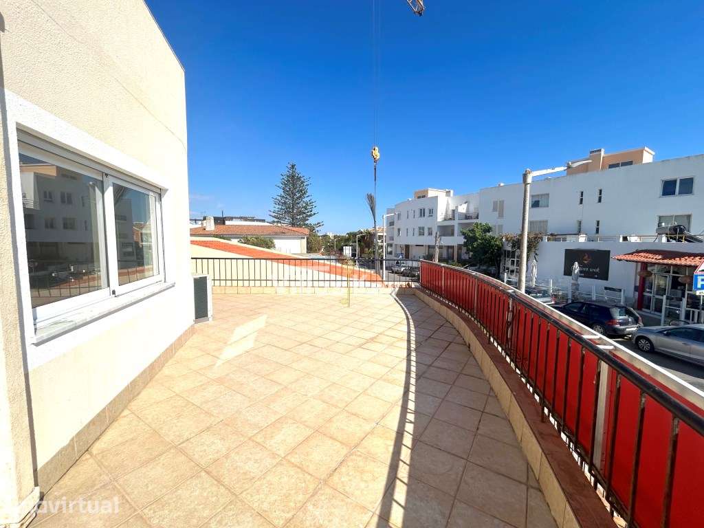 Prédio para rentabilizar com apartamentos e loja em Lagos - Grande imagem: 5/39
