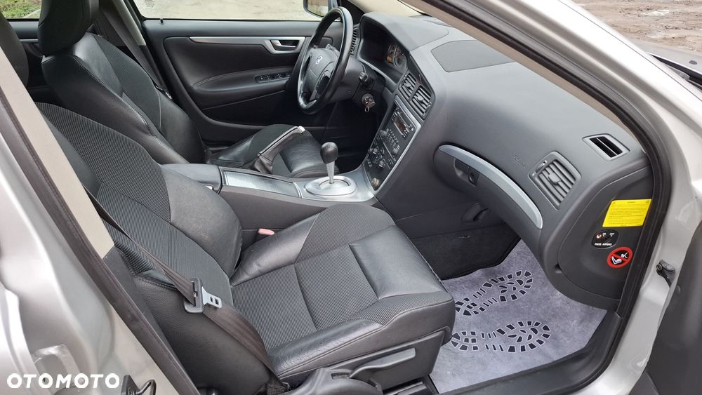 Volvo V70 2.4 Silver Edition - 4