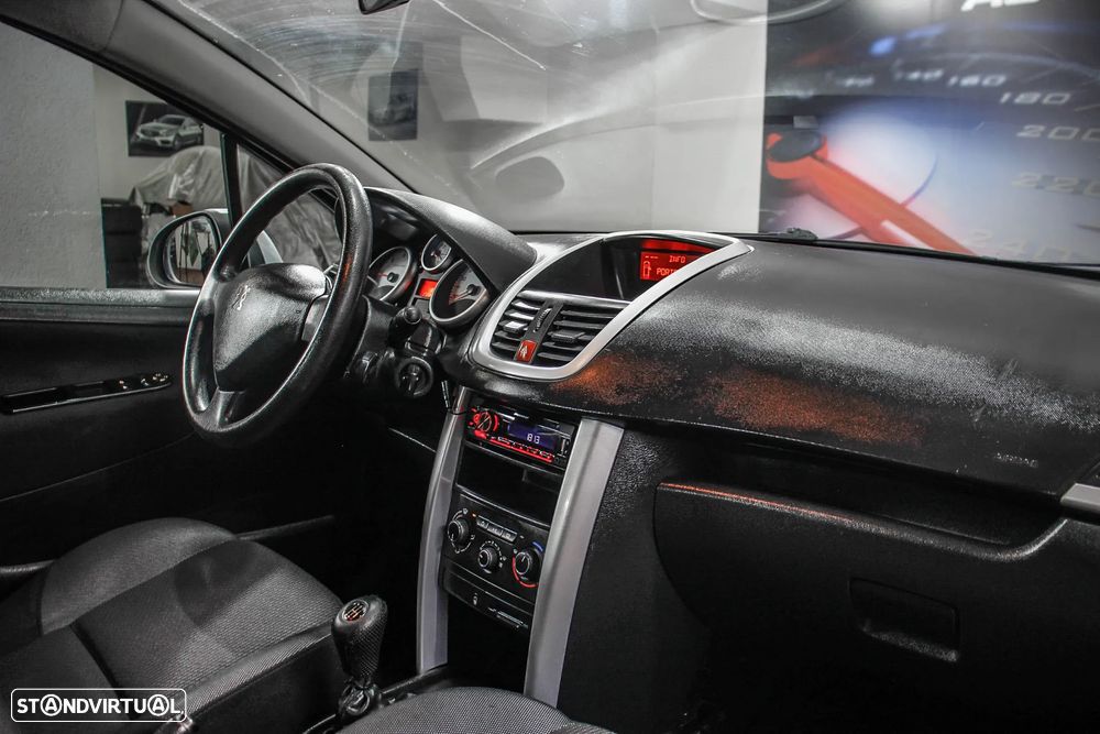 Peugeot 207 1.4 HDi Trendy - 25