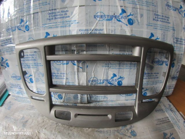 Grelha Friso 1684724350 KIA RIO II FASE 1 2006 1.5CRDI 110CV 5P CINZA MEIO PAINEL CENTRAL - 1