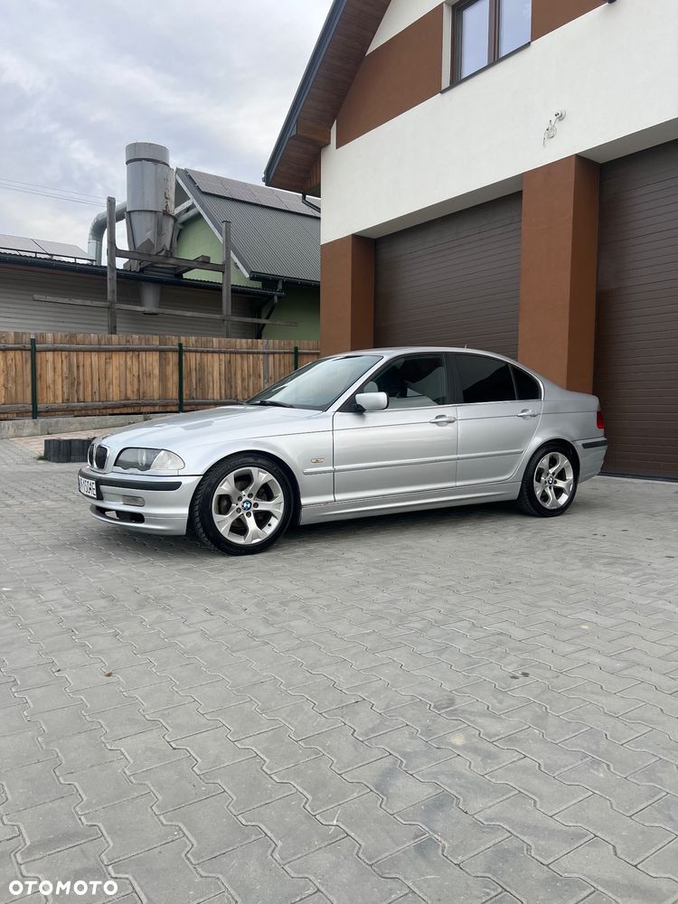 BMW Seria 3 323i - 2