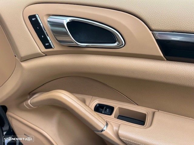 Porsche Cayenne - 21